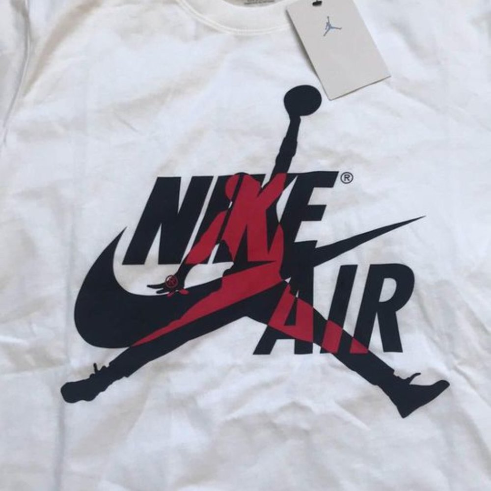 Nike Air Men’s Tees size Medium - New - Picture 2 of 4